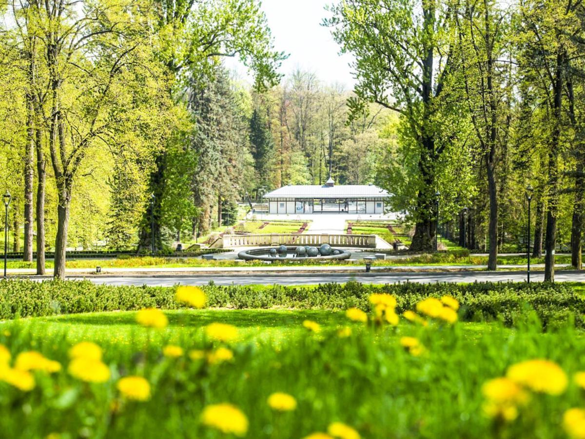 Apartament Z Widokiem Na Park Polanica-Zdroj Exterior photo
